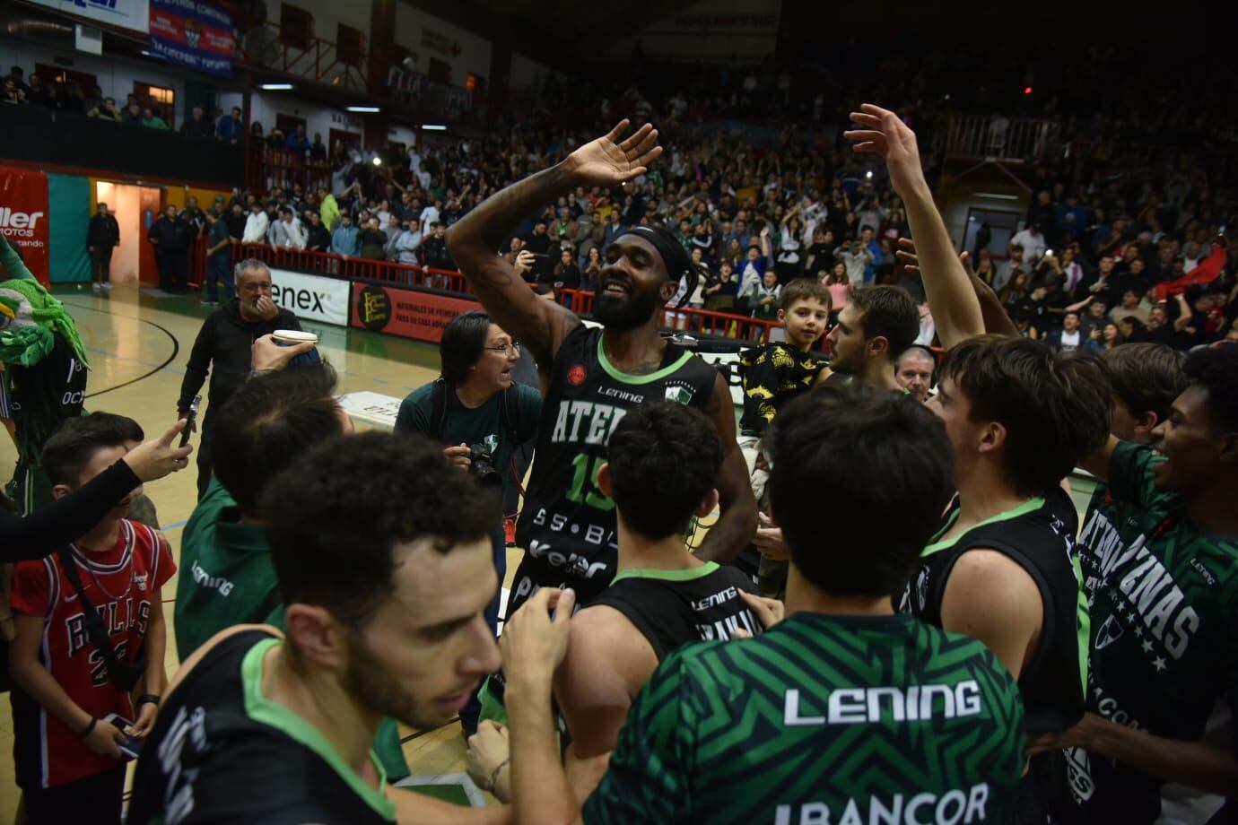 Atenas festejó ante San Lorenzo en el Cerutti. (Facundo Luque / La Voz)