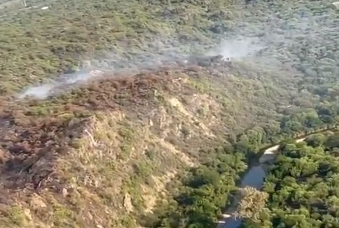 El incendio en La Higuera, visto desde uno de los aviones hidrantes (bomberos de Villa de Soto).