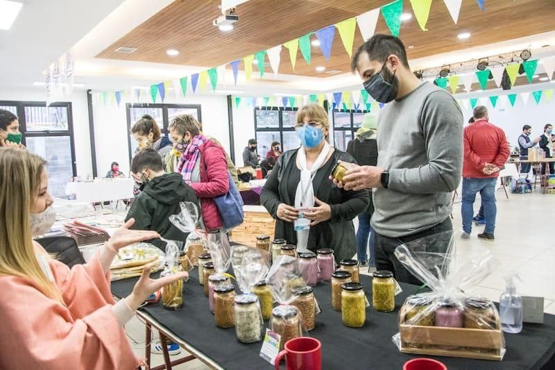 Se llevó adelante la expo-feria del “Día del Padre” en el SUM del SOEM