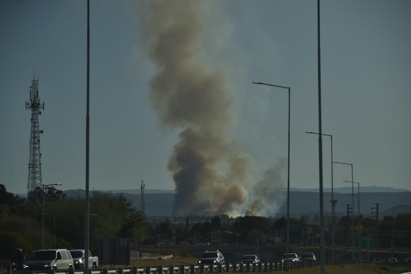 Incendio atrás del Tiro Federal. (Facundo Luque)