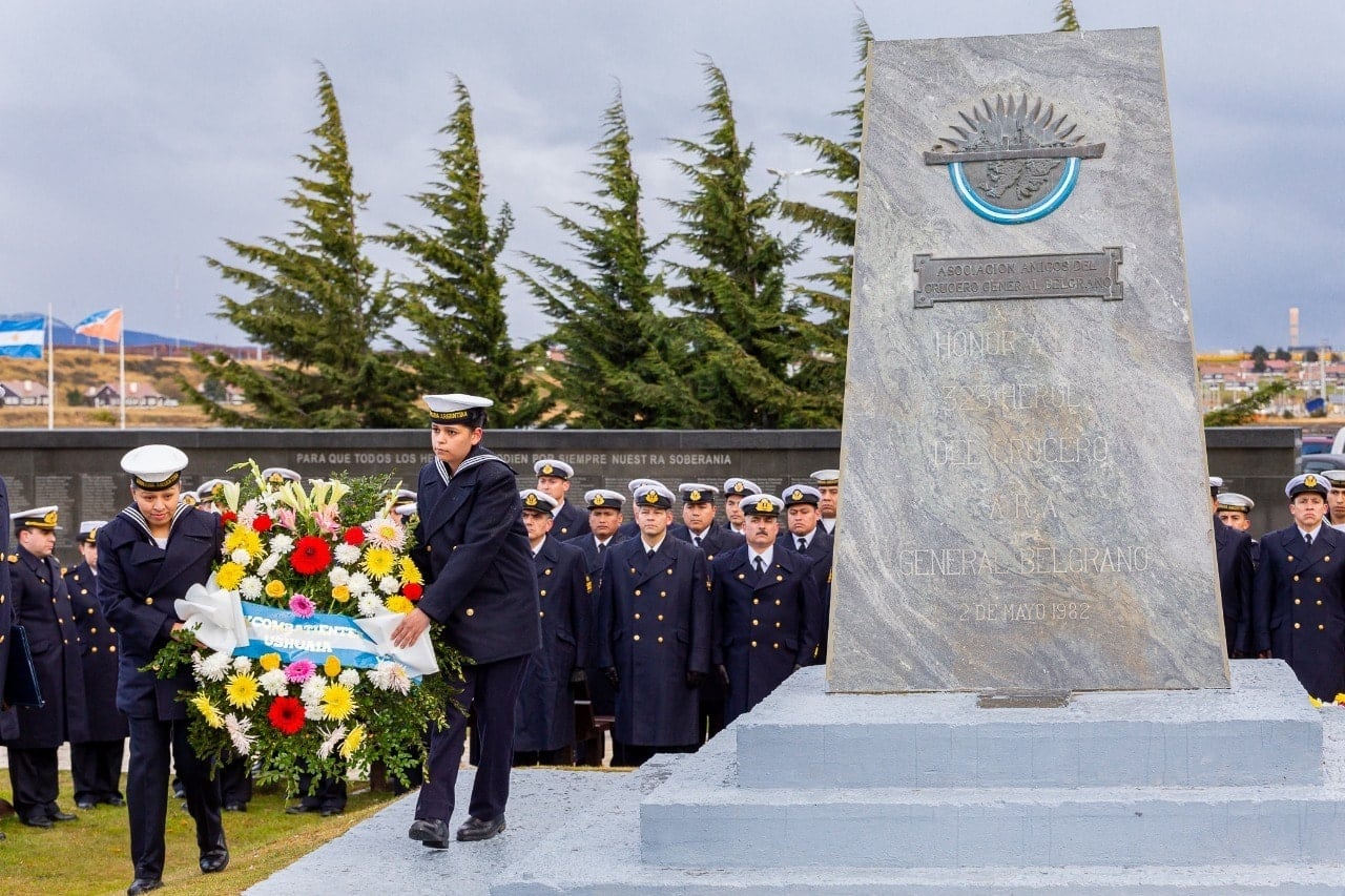 Crucero Belgrano - Homenaje Ushuaia.