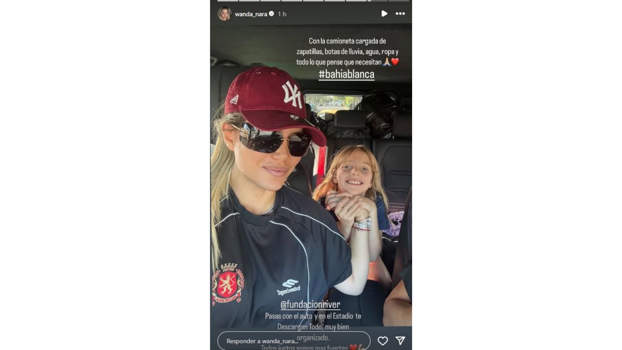 Wanda Nara junto a su hija Isabella en la colecta de donaciones en el Monumental.