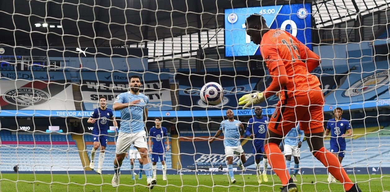 Kun Agüero la picó desde los 12 pasos y el arquero del Chelsea, le adivinó la intención. / Gentileza.