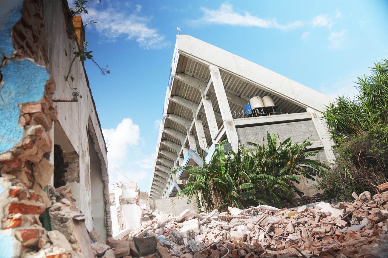 Obras en tribuna Cuellar.