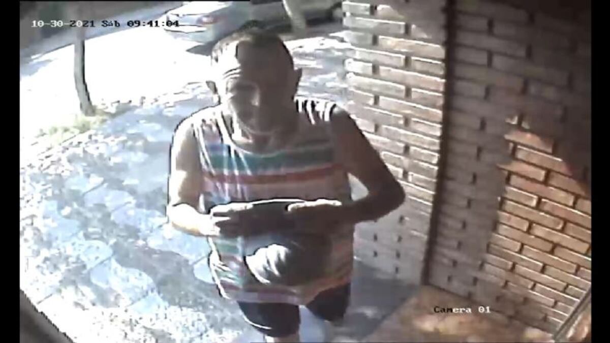 Un ladrón fue captado por las cámaras de seguridad en Carlos Paz y lo reconocieron