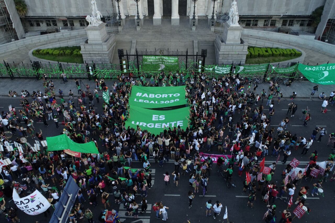 Marcha a favor del aborto frente al Congreso - Foto: Federico López Claro