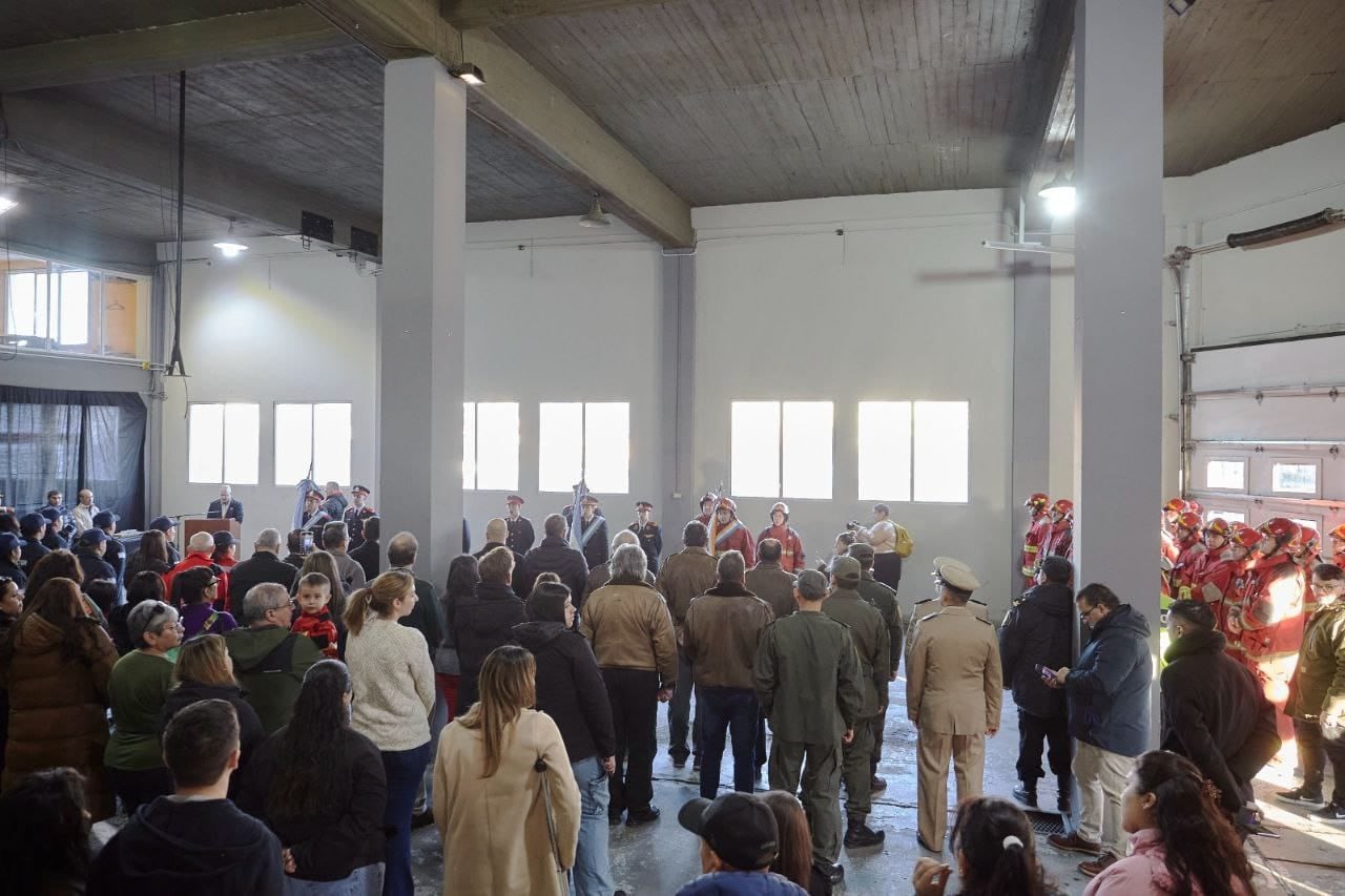 Acto por el Día Nacional del Bombero Voluntario y el 78° aniversario de la creación de la institución