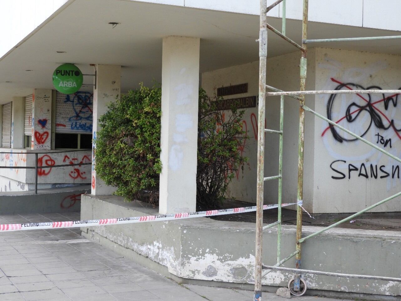 Inició la obra para pintar e iluminar el edificio del Registro Civil