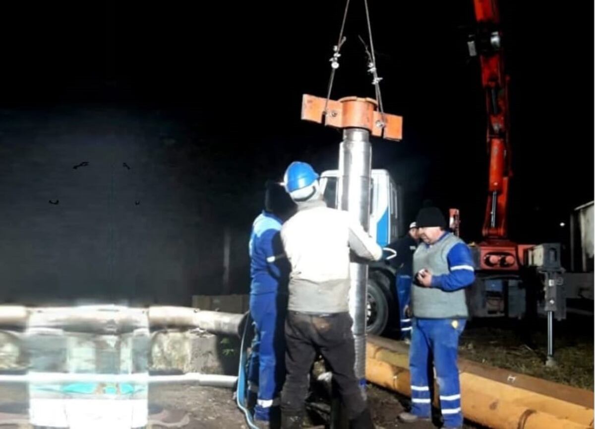 Agua Potable realizó complejo operativo contrarreloj para cambiar una bomba de 150 HP