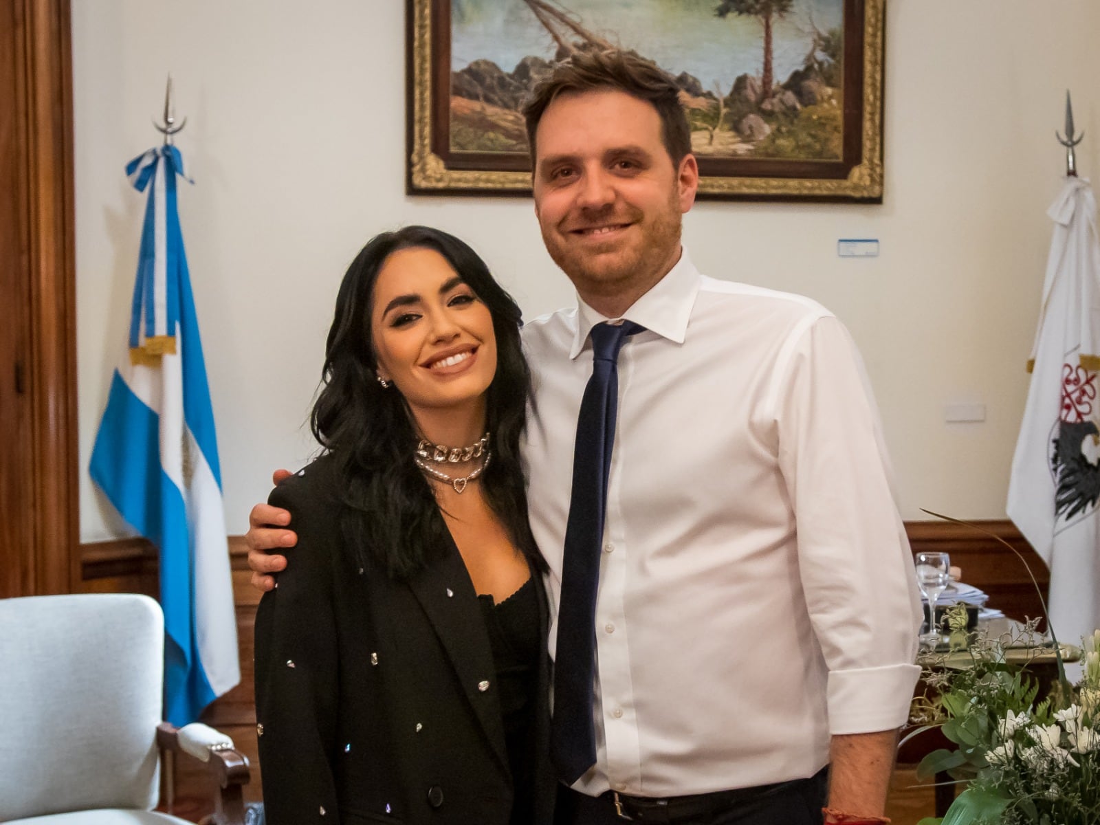 Lali Espósito y Emmanuel Farrario, vicepresidente primero de la Legislatura.