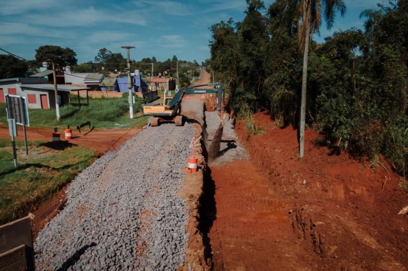 Ejecutan obras viales en Eldorado.