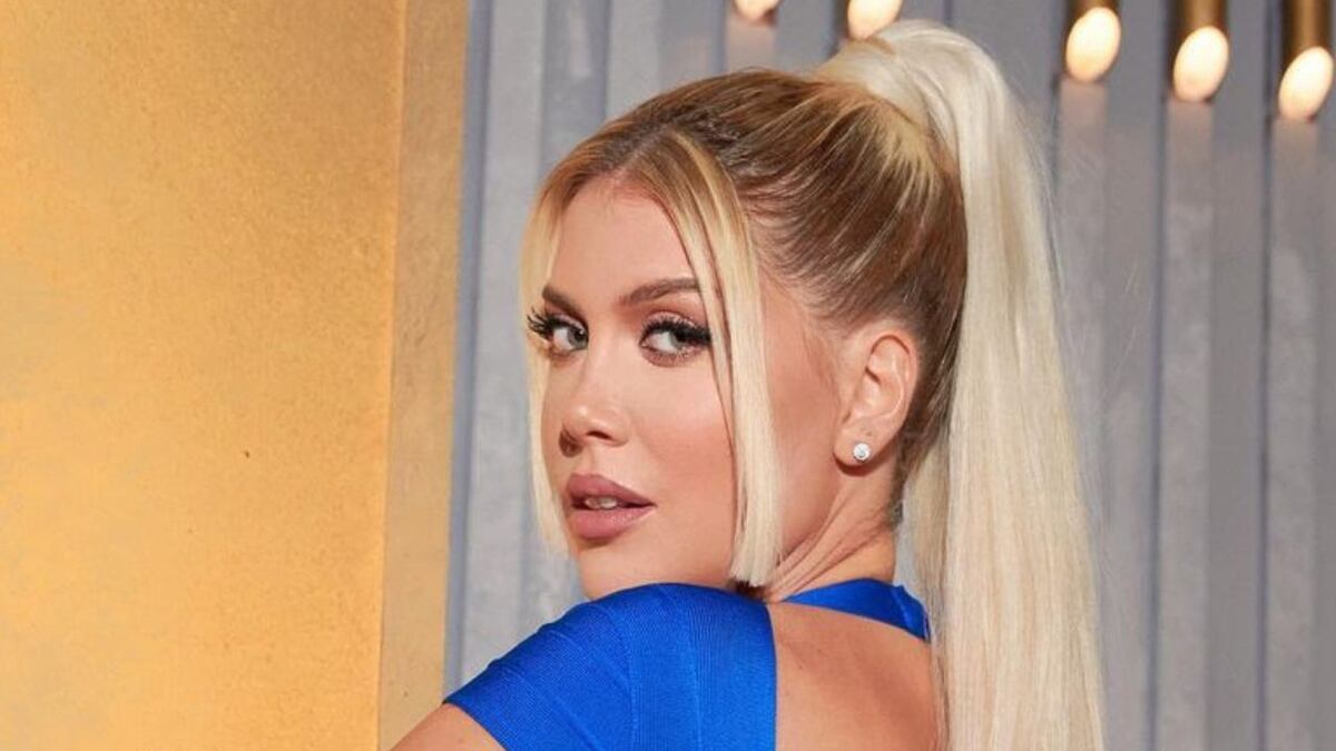 Wanda Nara repitió la microbikini con joya y enciendió las redes