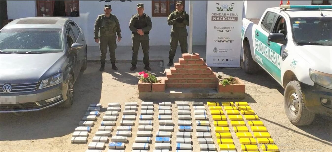 Un traficante llevaba más de cien kilos de cocaína ocultos en un "doble fondo" del baúl de su automóvil.