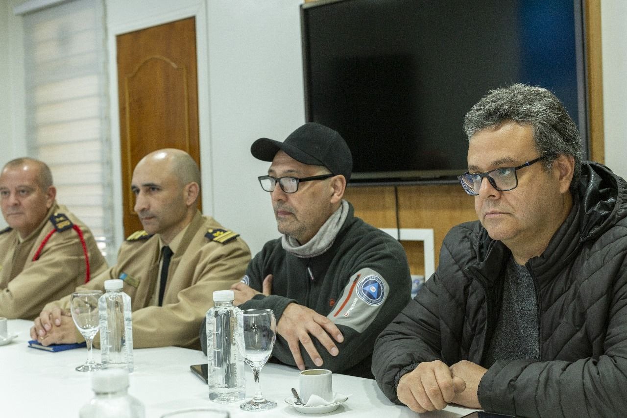 El secretario de Articulación Política y Relaciones Parlamentarias Omar Becerra y el secretario de Gobierno César Molina, mantuvo una reunión con representantes de las distintas Fuerzas de Seguridad.