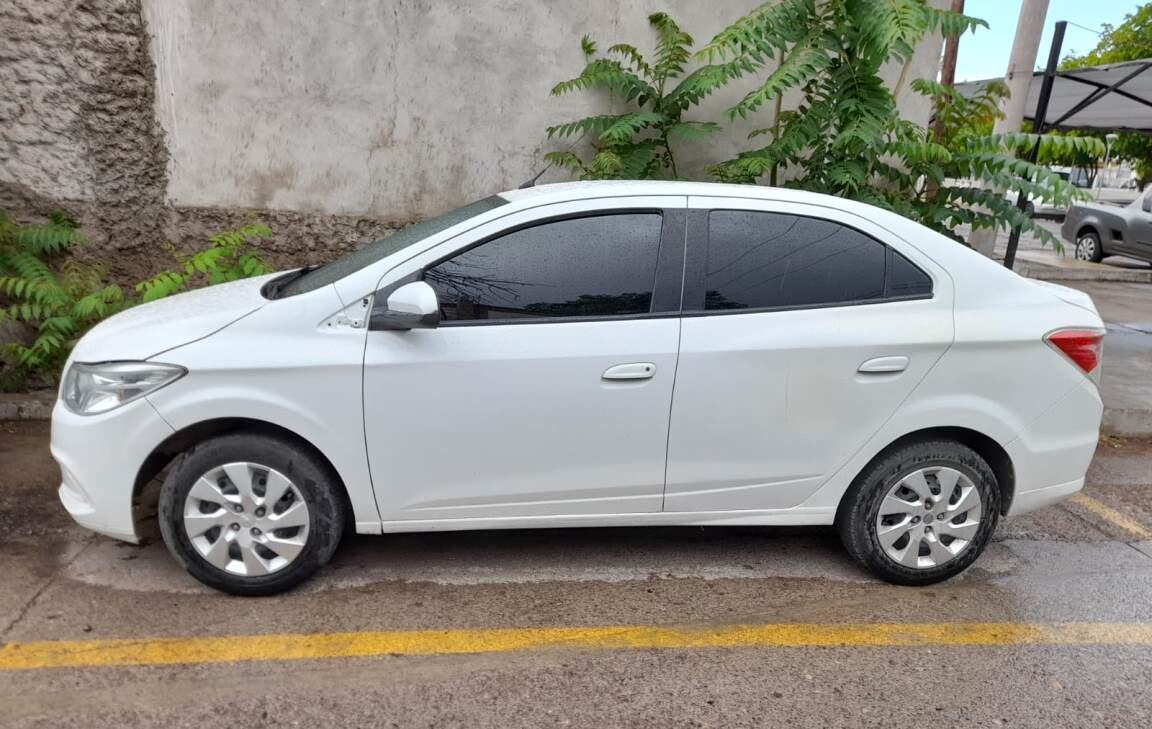 El Chevrolet Prisma secuestrado por la policía.