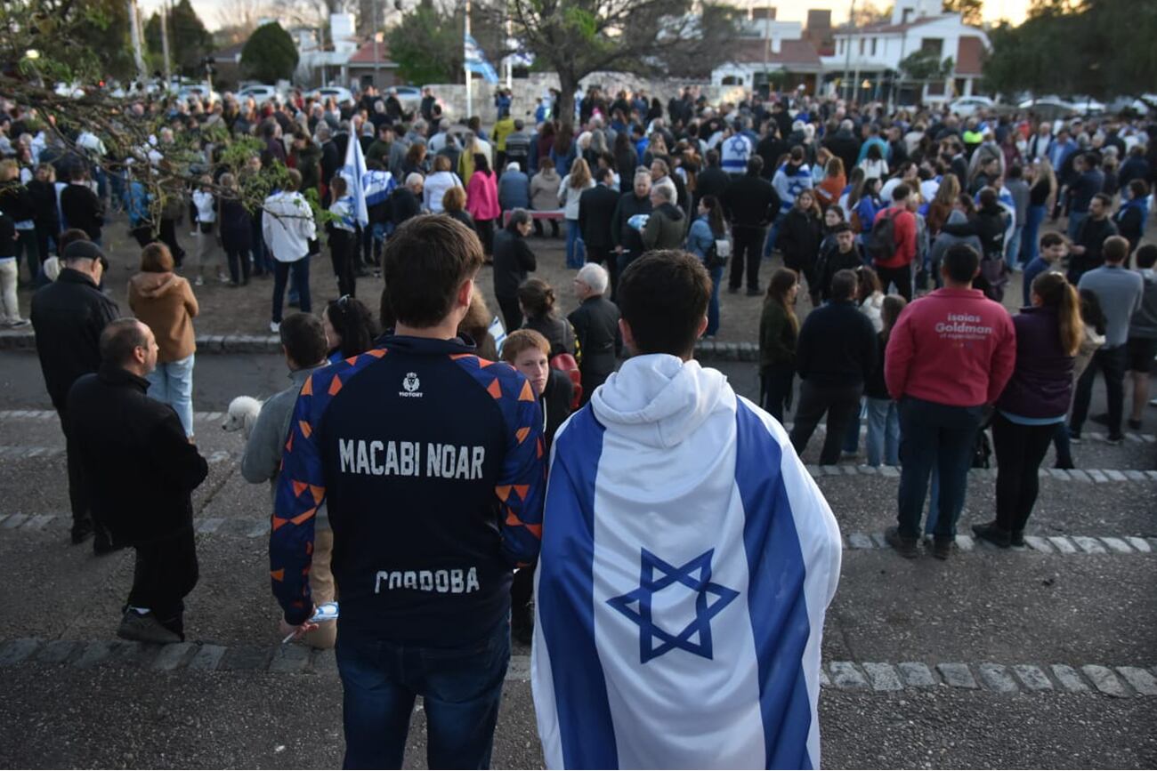 “Juntos por Israel”, marcha convocada por la Daia en barrio Urca, en la Plaza del Estado de Israel. (Facundo Luque/La Voz)