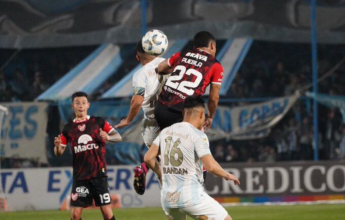 Instituto en su partido ante Atlético Tucumán. (IACC).