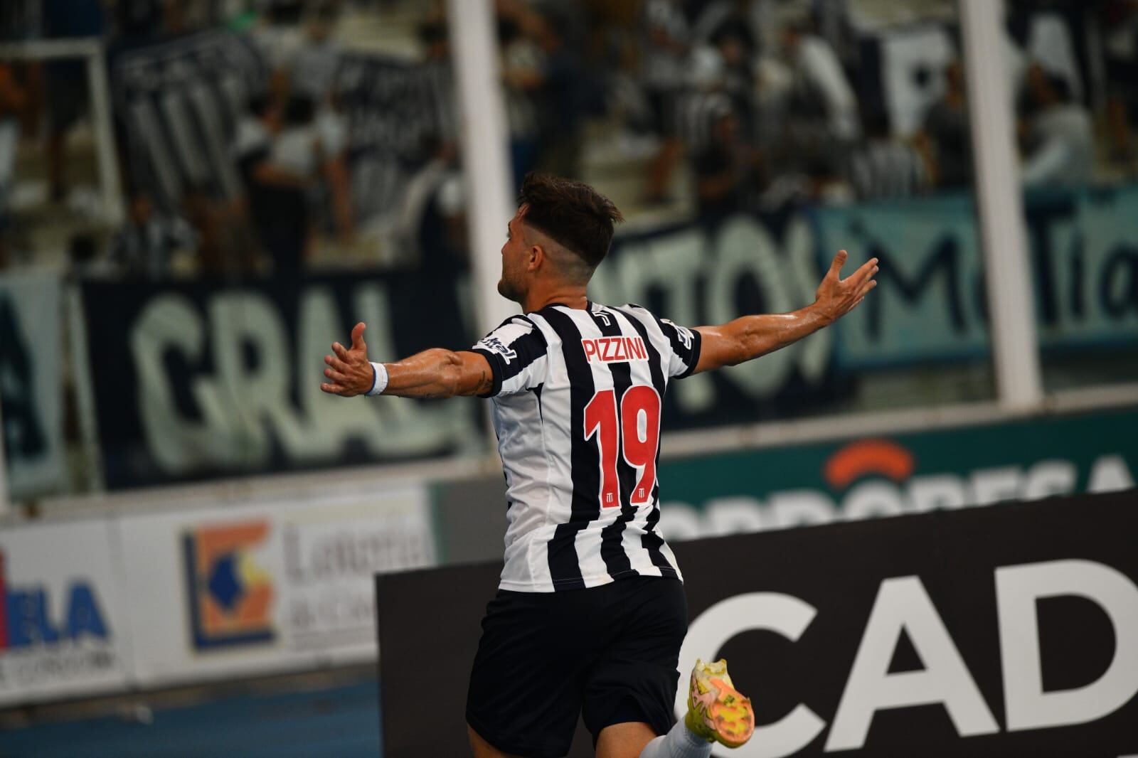 Fotografías del amistoso que jugaron Talleres y Belgrano el 21 de enero de 2023 en el marco de la pretemporada. (Facundo Luque y Pedro Castillo)