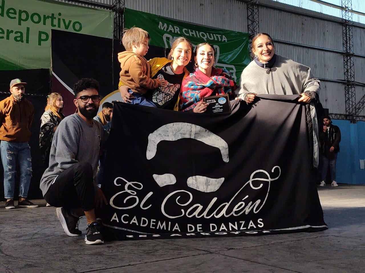 Premios para La Academia El Caldén de Tres Arroyos en el 20º certamen de danza “Pirán Baila en Zamba”