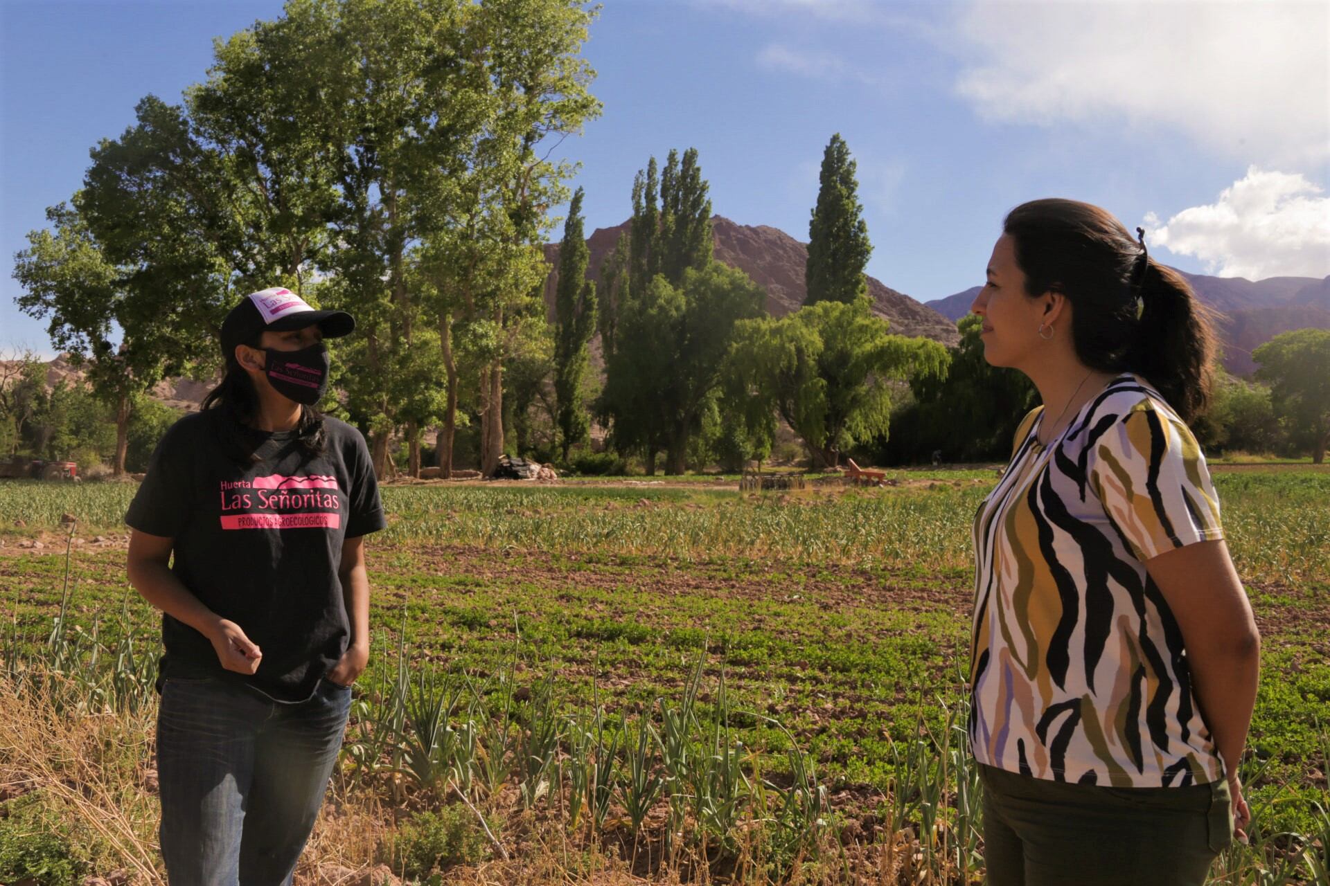 La candidata a diputada nacional del Frente de Todos, Leila Chaher, visita emprendimientos productivos del interior de la provincia.