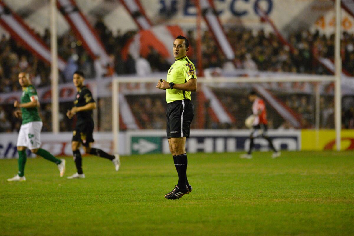 El empate perdura: Fernando Espinoza anuló con ayuda del VAR lo que sería el segundo gol de San Lorenzo ante Boca