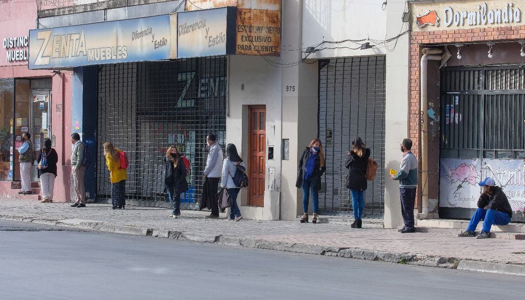 Continúa la preocupación por el cierre de negocios en el micro y macrocentro salteños.