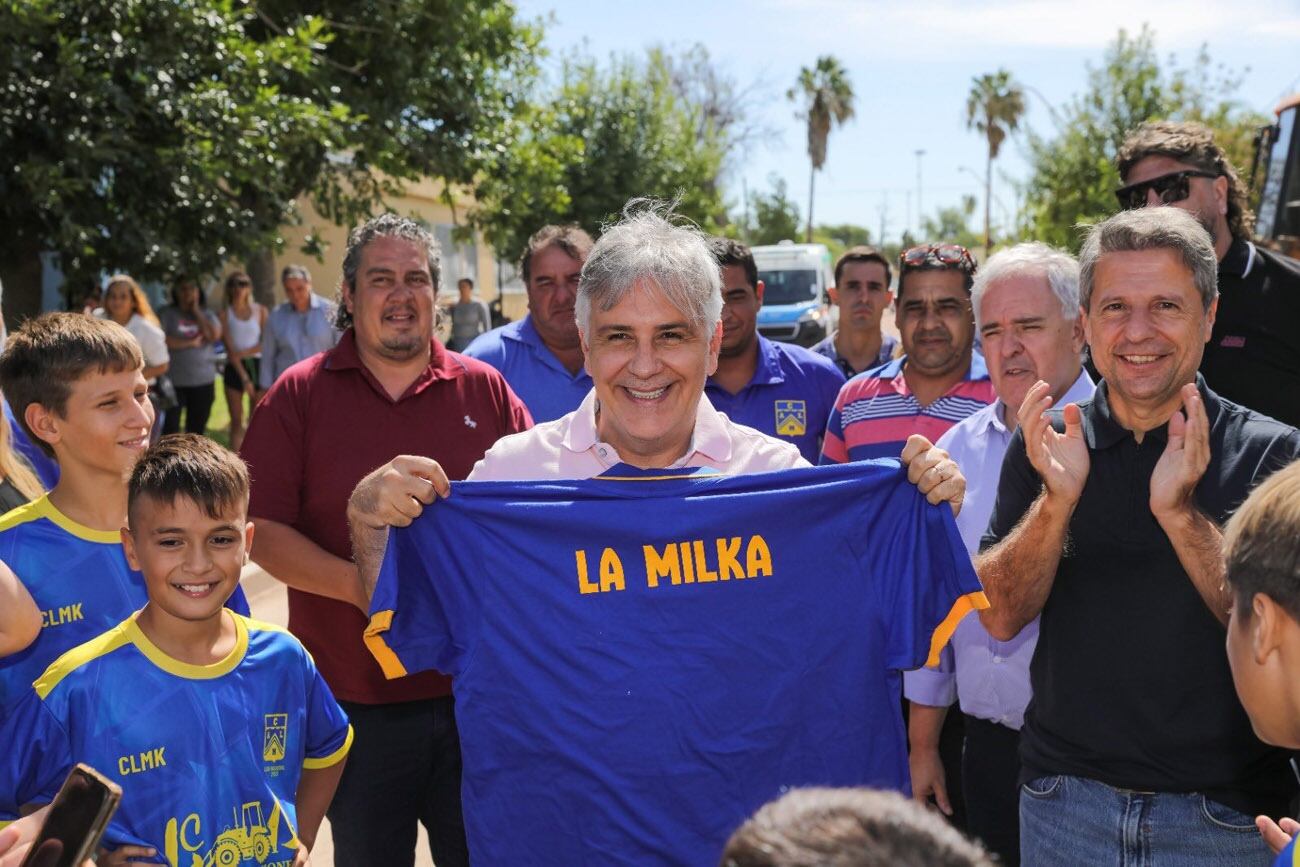 El gobernador Martín Llaryora participó del acto de inauguración de un polideportivo social en San Francisco.  (La Voz)