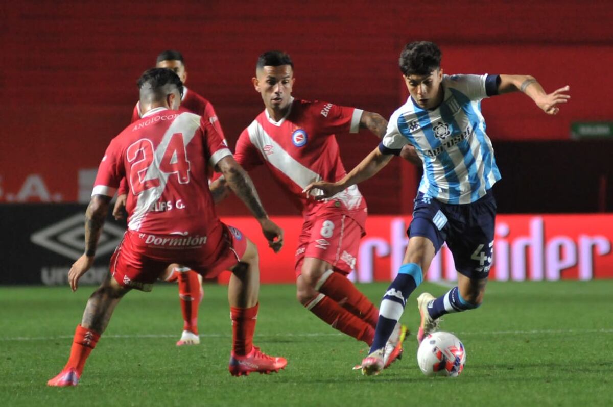 Liga Profesional: Argentinos Juniors le ganó 2-0 a Racing, que no logra levantar cabeza