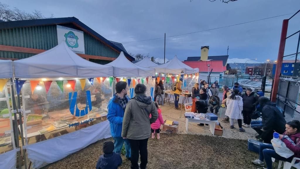 La Municipalidad de Ushuaia acompañó la “Liberación Masiva de Libros”