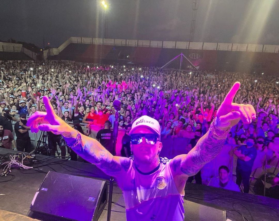 El Polaco estuvo presente en el escenario del Club Huracán de Corrientes.