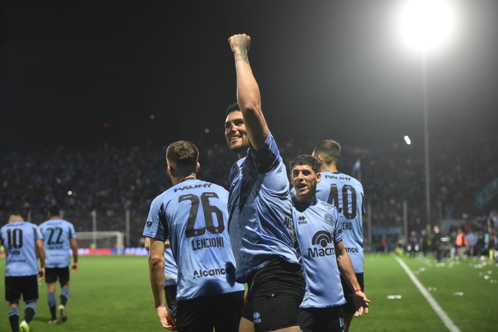 Passerini gritando su segundo gol en una noche soñada (Foto: Facundo Luque / La Voz).