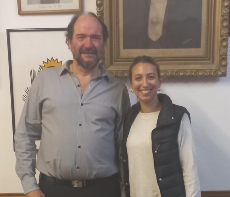 Santiago Hernández  con la diputada  Josefina Lauria.