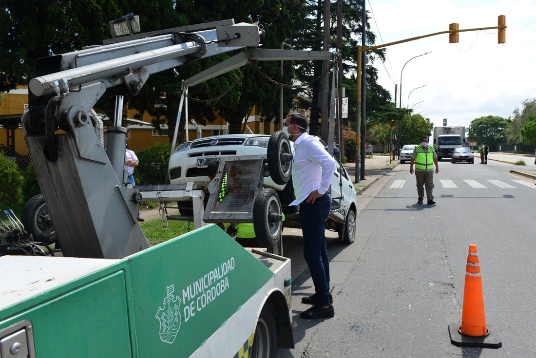 El vehículo del hombre fue acarreado de la puerta de su casa. Foto ilustrativa.