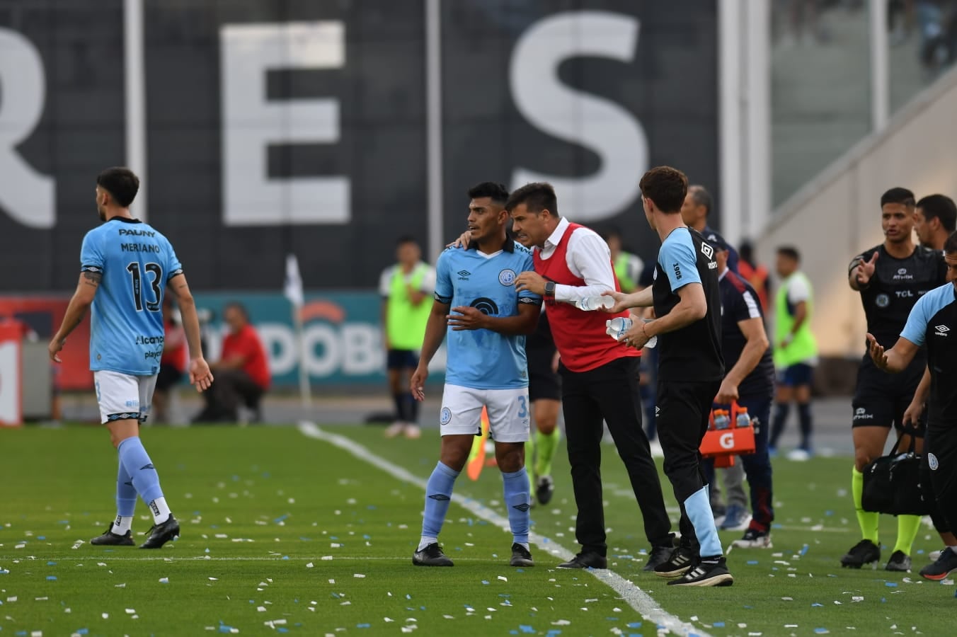 Juan Cruz Real, el entrenador de Belgrano que igualó sin goles en el clásico con Talleres en el Kempes. (Facundo Luque / La Voz)