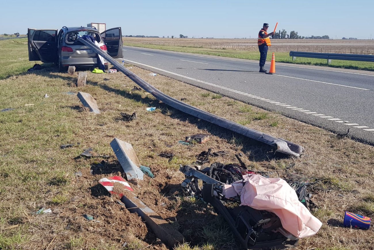 TRAGEDIA. El auto en el que viajaban los hinchas de Talleres (Nicolás Bravo/LaVoz).