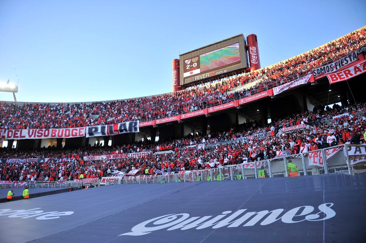 En River-Boca ingresaron 20 mil personas más de las permitidas al Monumental.