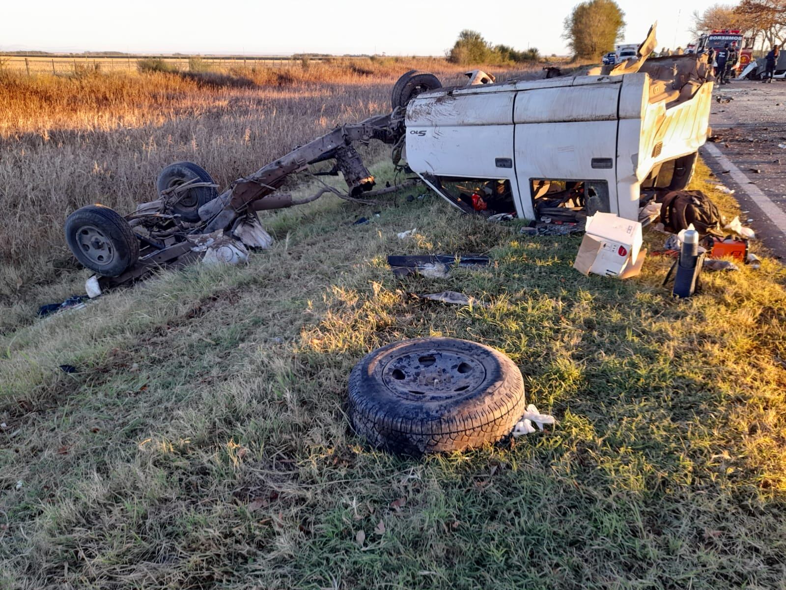 El choque frontal dejó varias víctimas lesionadas y un muerto. (Gentileza Bomberos Río Cuarto)