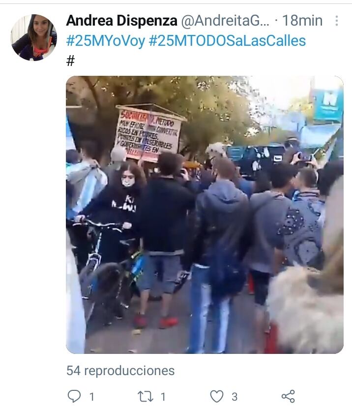 Posteos de Twitter con las novedades de la marcha contra las restricciones en Mendoza.