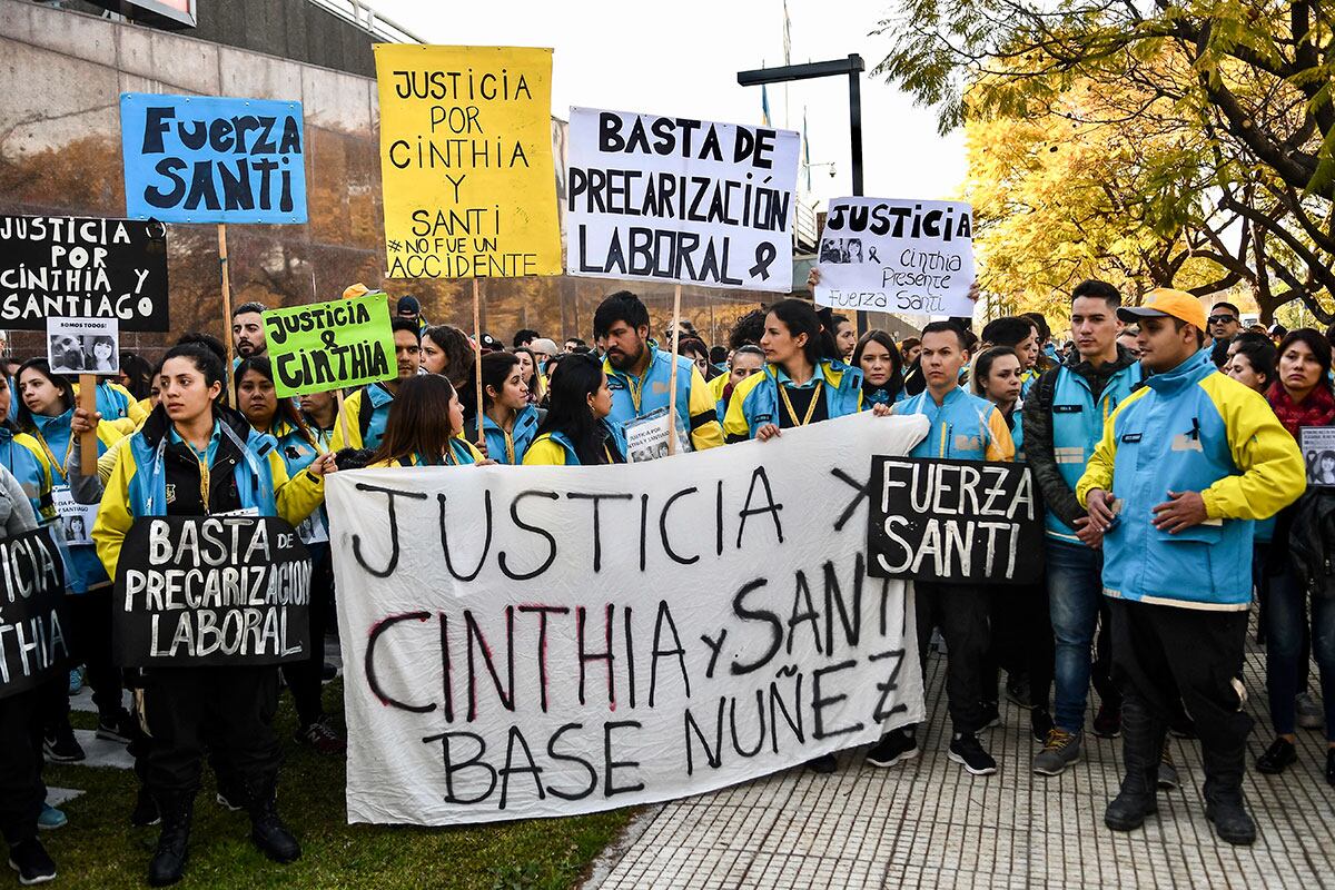 Marcha por Cinthia Choque y Santiago Siciliano