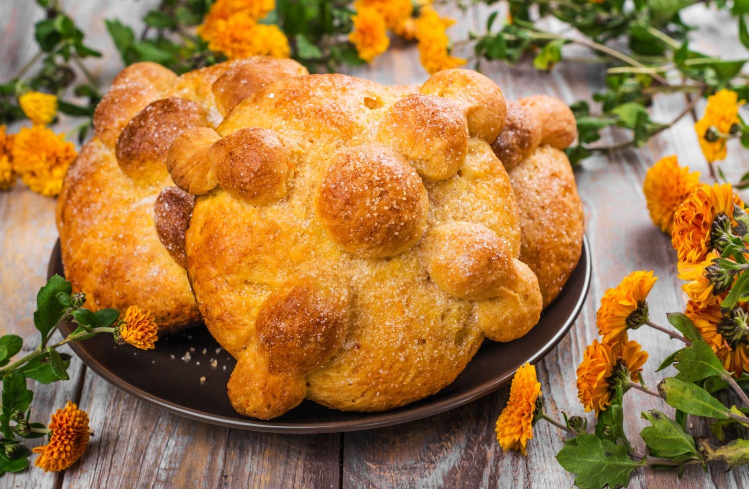 El pan de muertos es una receta muy antigua y mexicana.