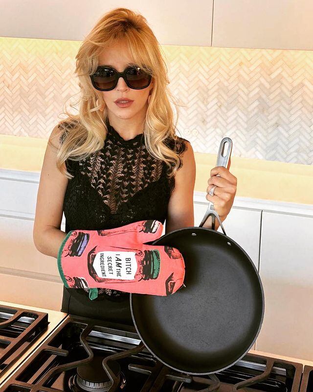 Luisana Lopilato, "casual" en la cocina