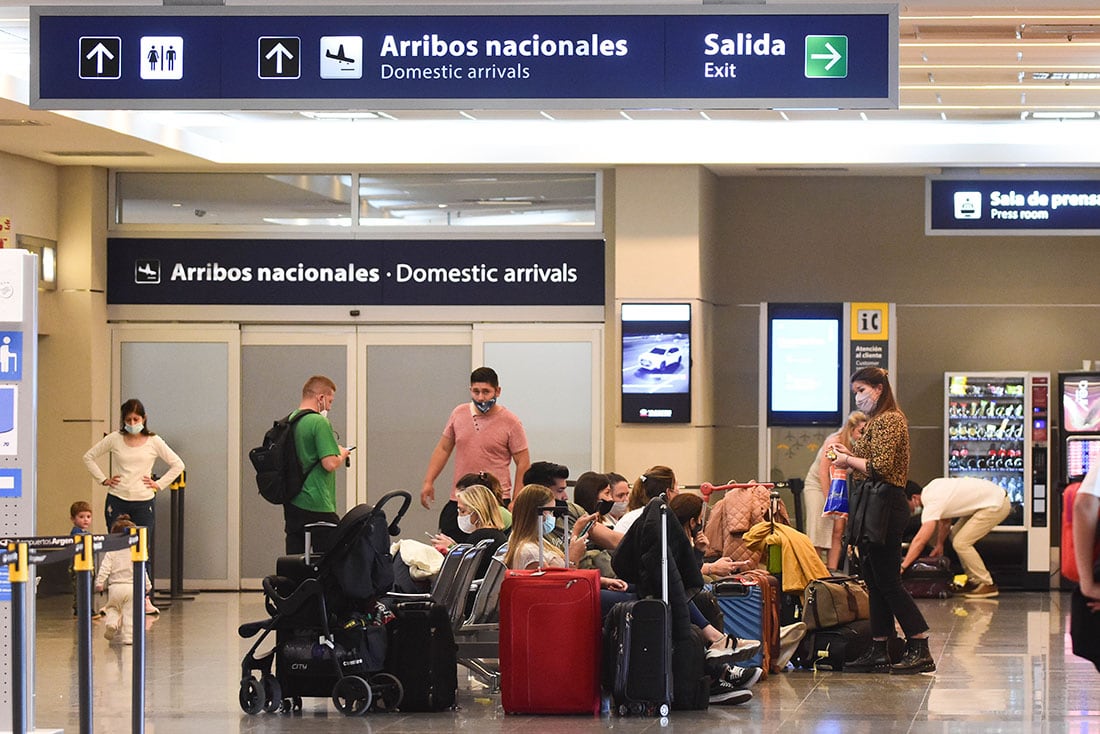 Los menores que viajen al exterior tendrán que hacer cuarentena al regresar a la Argentina. (Foto Mariana Villa).