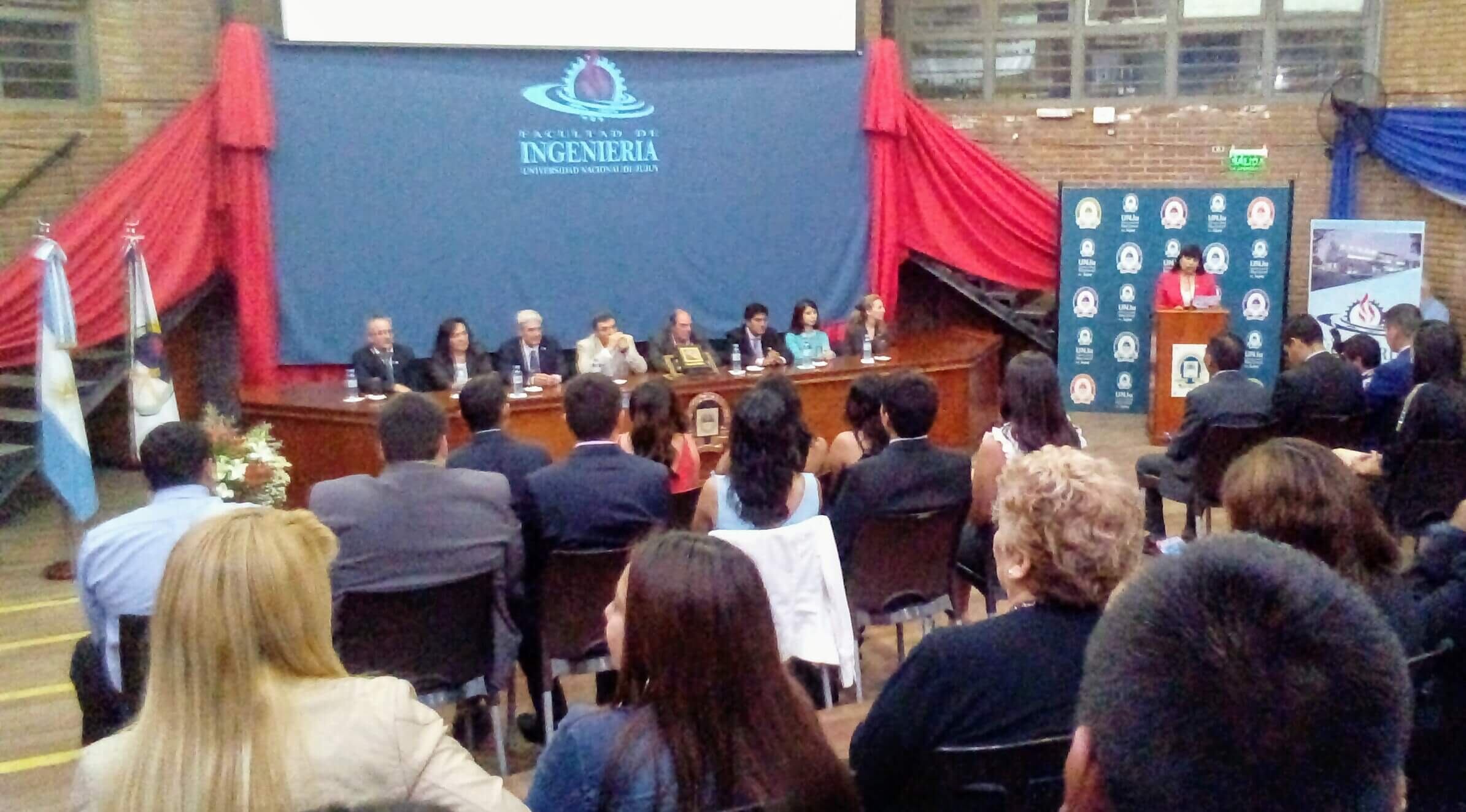 Desde 2018 se dispuso que los egresados  juraría y recibirían sus diplomas en sus respectivas unidades académicas.