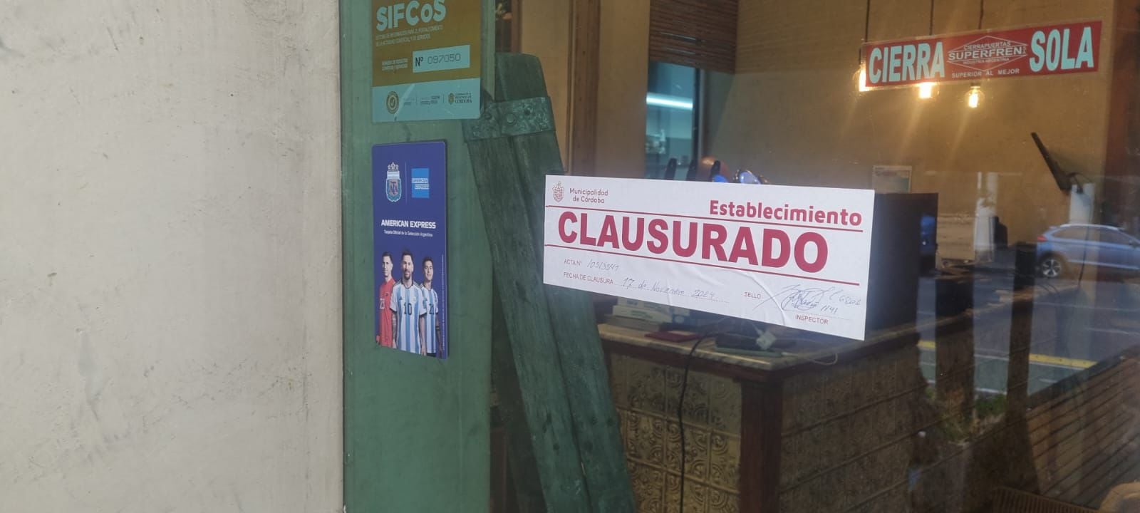 Clausuraron seis reconocidos locales de Córdoba.