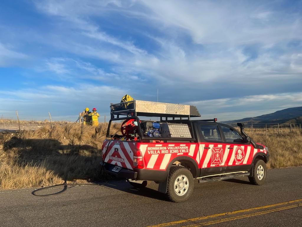 Bomberos lograron sofocar las llamas antes de su propagación. (Gentileza)