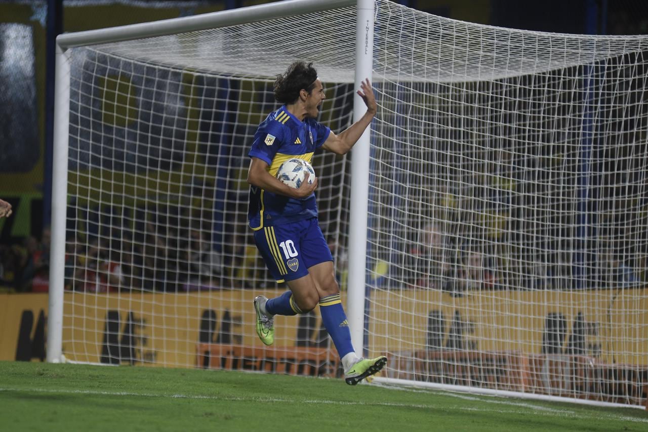 Cavani marcó goles ante Belgrano en el partido disputado en La Bombonera. (Federico López Claro)