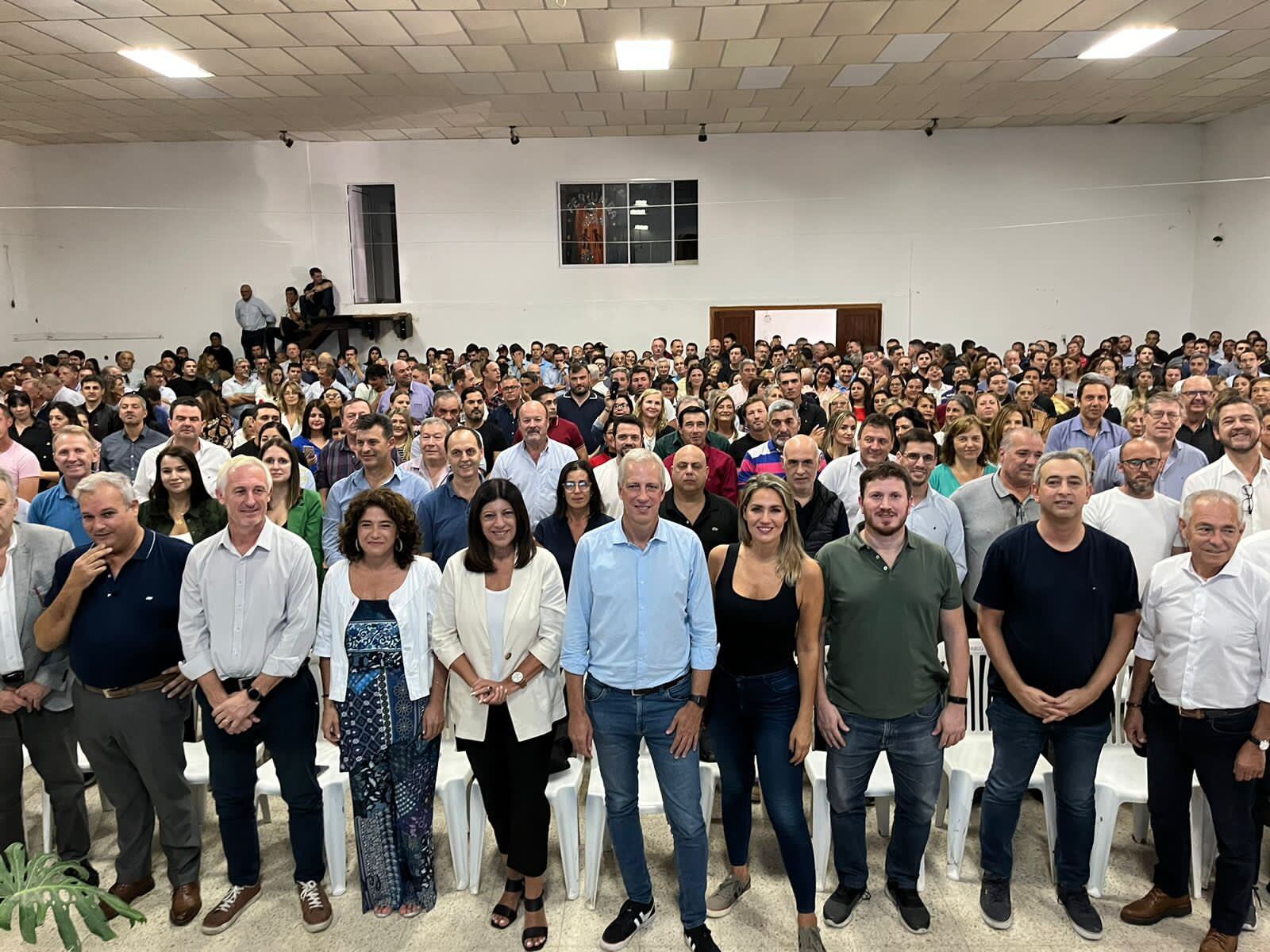 Dirigente de Juntos por el Cambio, el Partido Socialista (PS) y el Partido Demócrata Progresista (PDP) se reunieron en Vera. Asistieron Dionisio Scarpin, Carolina Losada, Clara García, Federico Angelini y Pablo Javkin, entre otros.