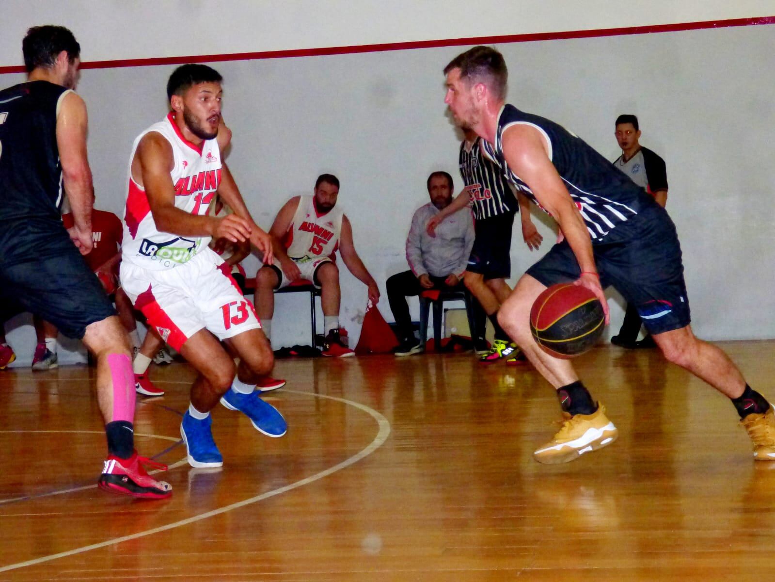 Oficial de Básquet de Tres Arroyos: Argentino finalista y Blanco y Negro estiró la serie FOTO: Zona Naranja TA