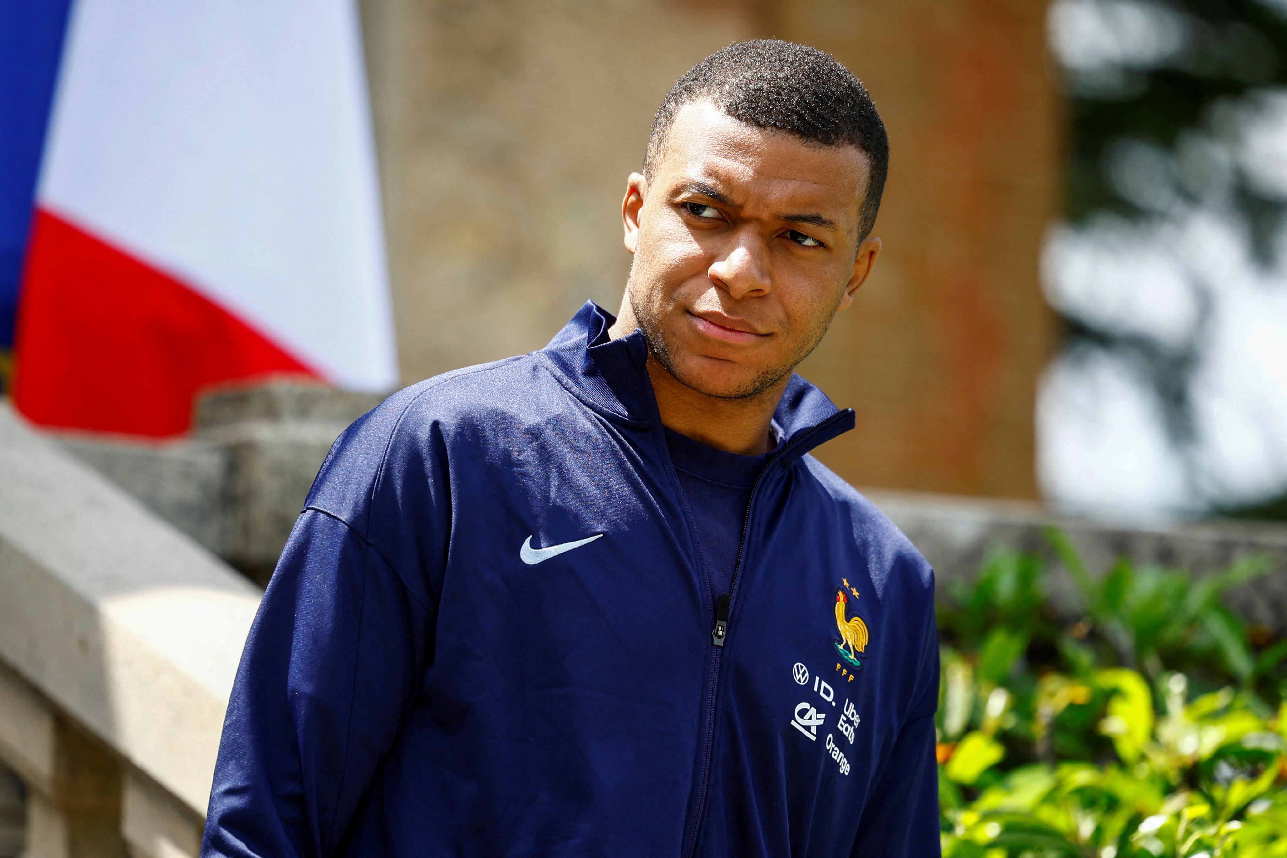 El delantero francés Kylian Mbappé en la ciudad deportiva de la selección nacional con miras a la Euro 2024, el lunes 3 de junio de 2024, en Clairefontaine. (Sarah Meyssonnier/Pool Foto vía AP)