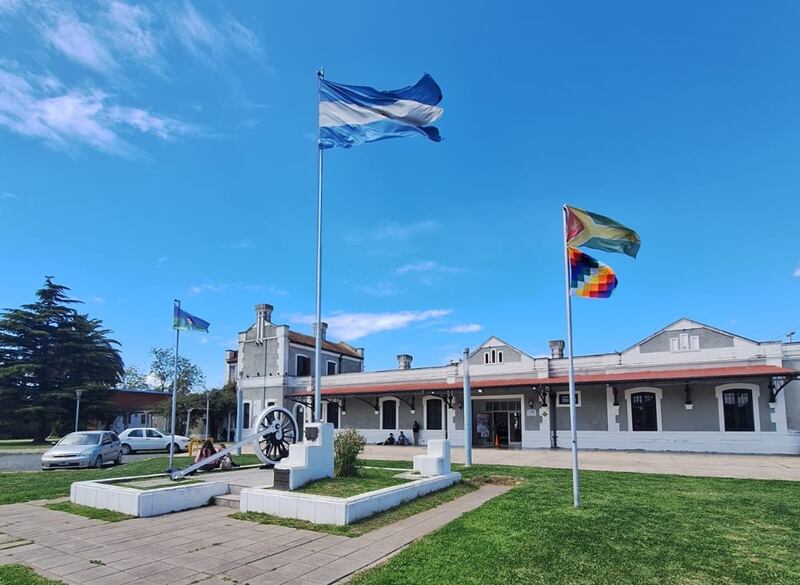 Centro Cultural La Estación de Tres Arroyos - Banderas